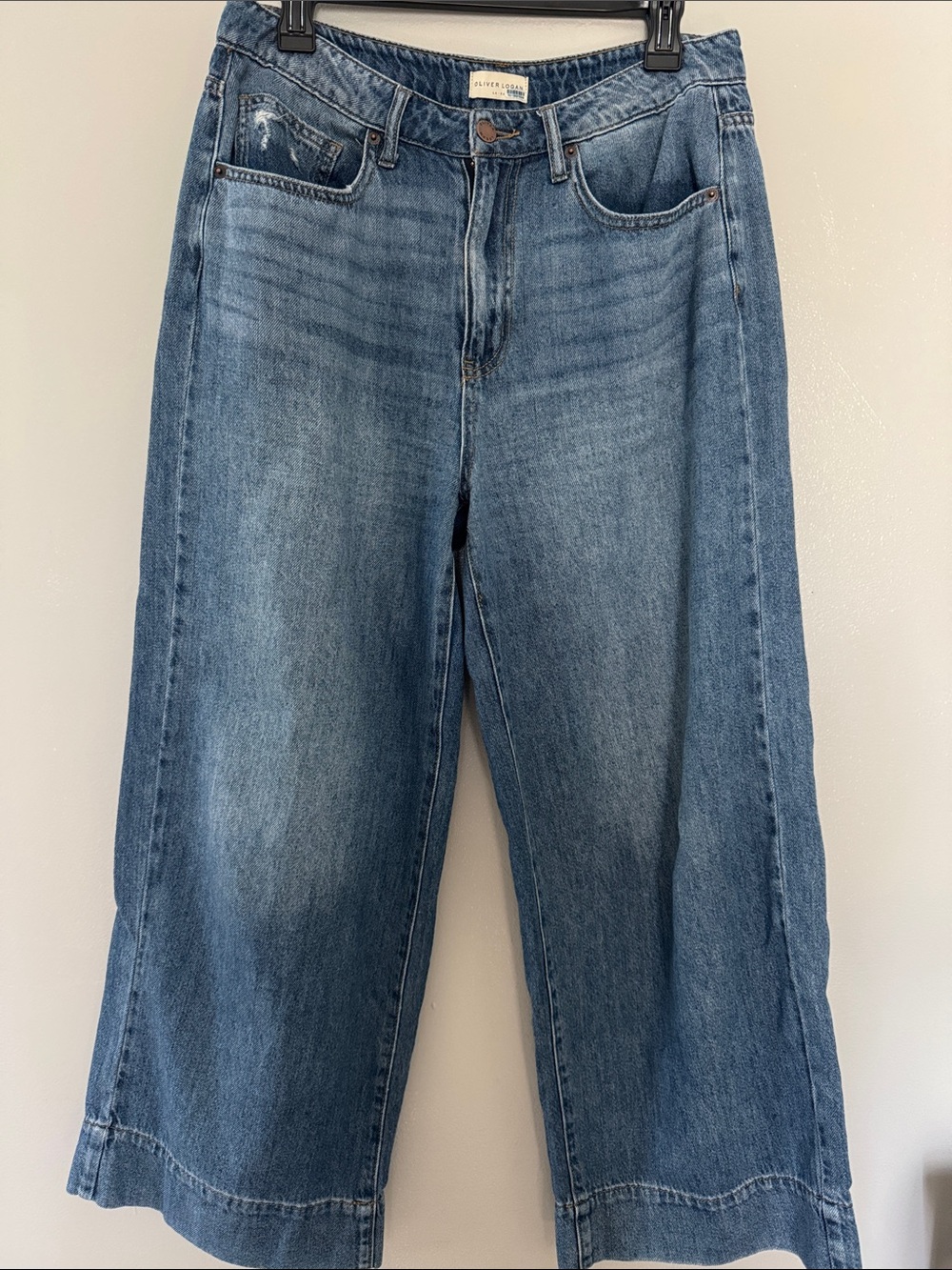 Oliver Logan Dakota Super Wide-Leg Cropped Women’s Jeans in Mid Blue